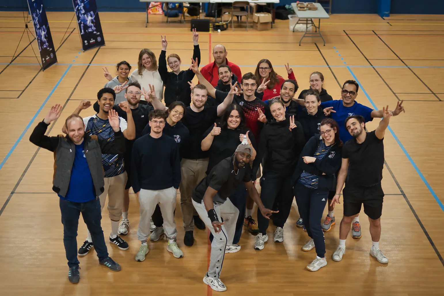 L’équipe du club réunie dans le gymnase